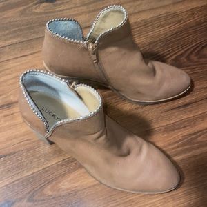 Ankle Boots!!! Brown! Perfect for summer afternoon dates!! Size 8 in women.